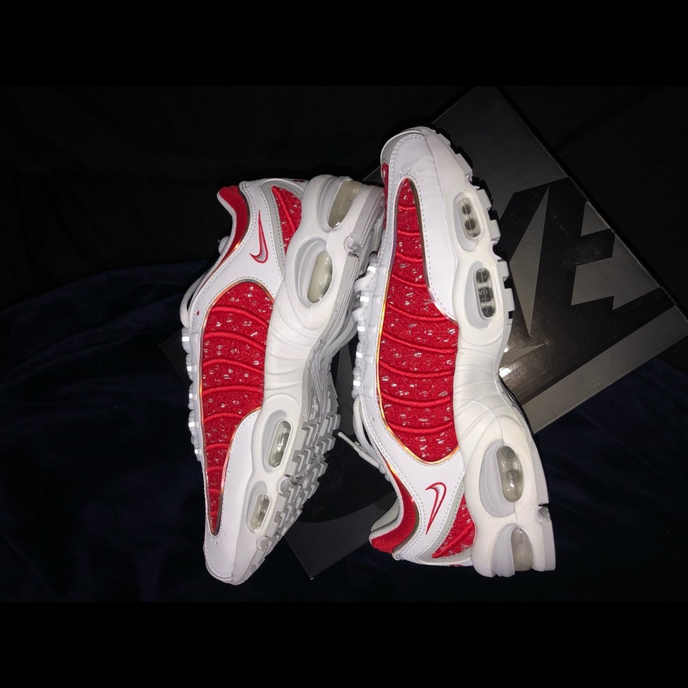 Supreme tailwind red size 10 220